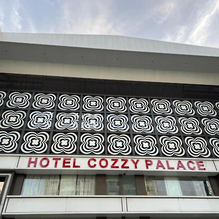Hotel Cozzy Palace Surate Extérieur photo
