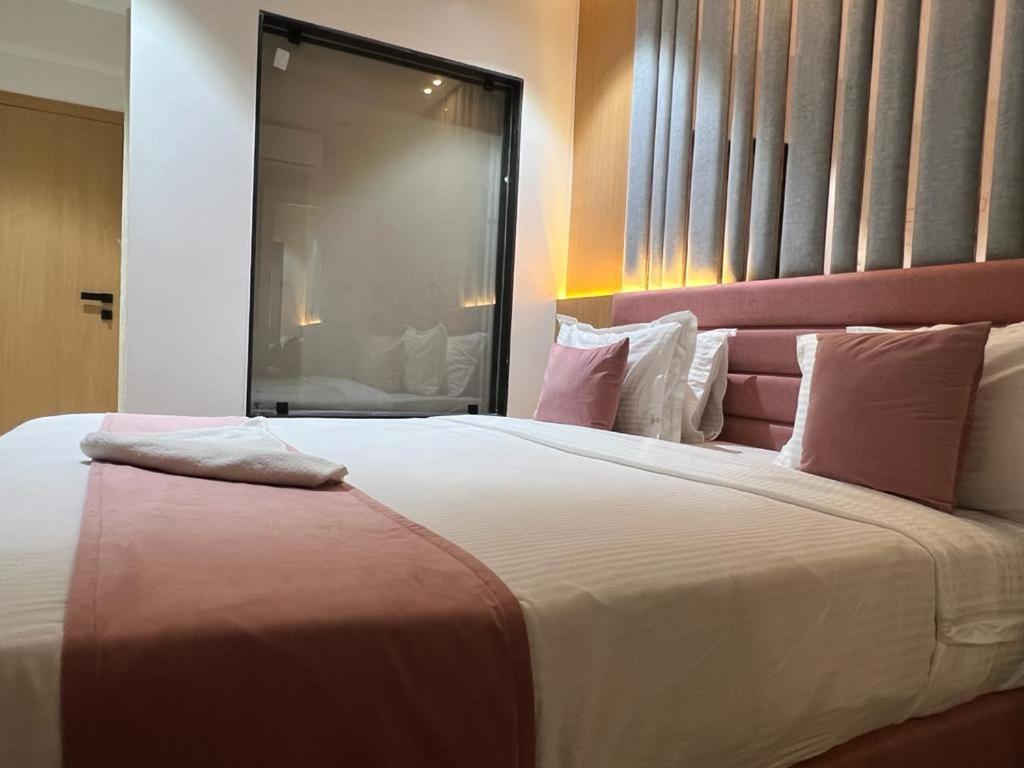 Hotel Cozzy Palace Surate Extérieur photo