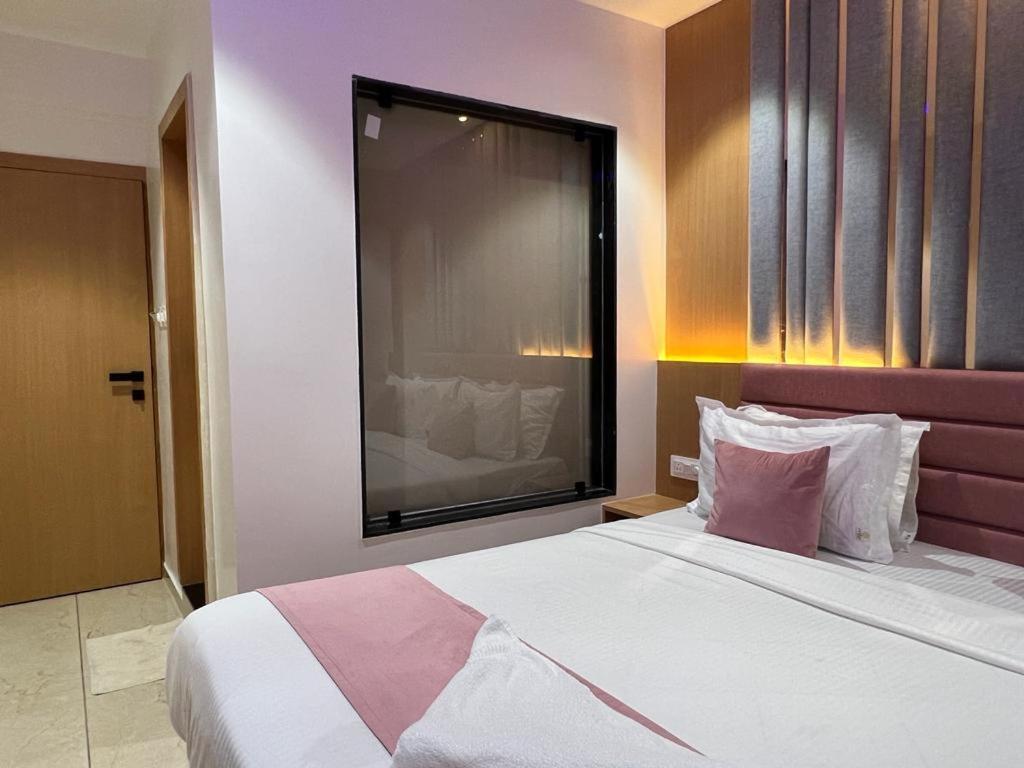 Hotel Cozzy Palace Surate Extérieur photo