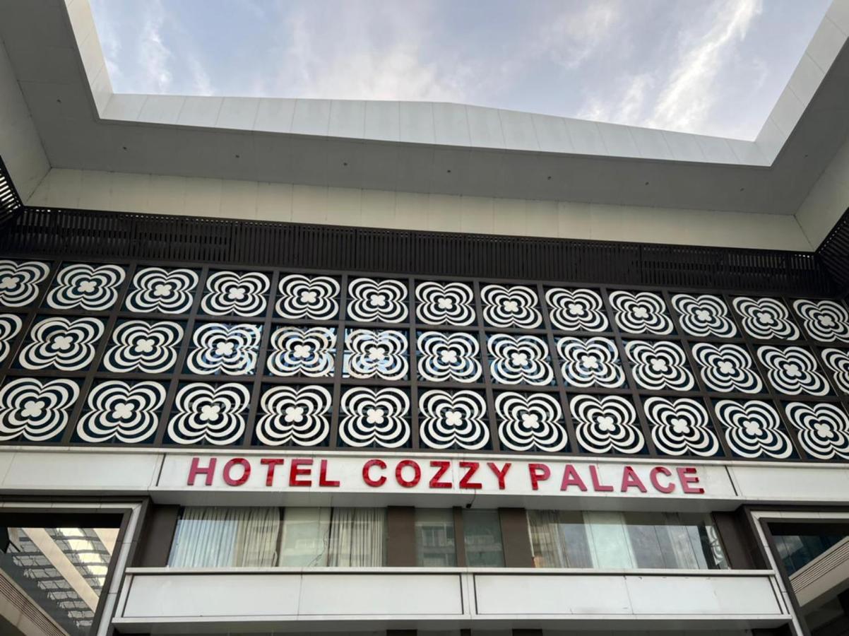Hotel Cozzy Palace Surate Extérieur photo